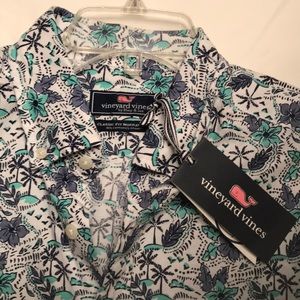 Vineyard Vines shirt NWT